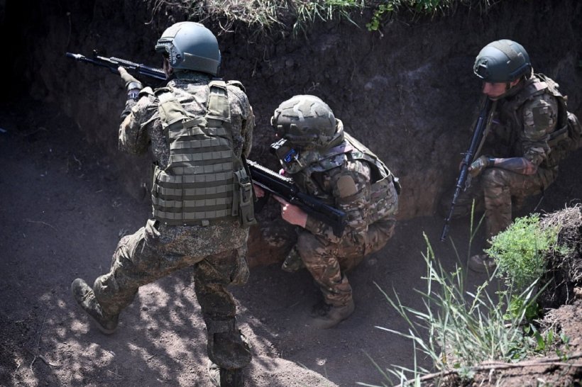 Вся территория ЛНР перешла под контроль российских военных, заявил глава республики Леонид Пасечник