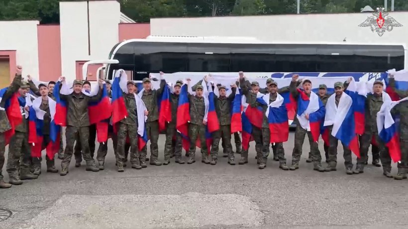Россия вернула еще одну группу солдат, попавших в плен к ВСУ. Взамен отправлена группа пленных ВСУ