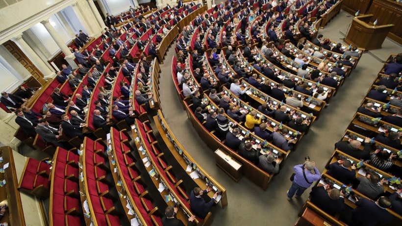 В Раду на повестку внесли закон о возвращении полномочий НАБУ, из-за которого ЕС остановил помощь Украине