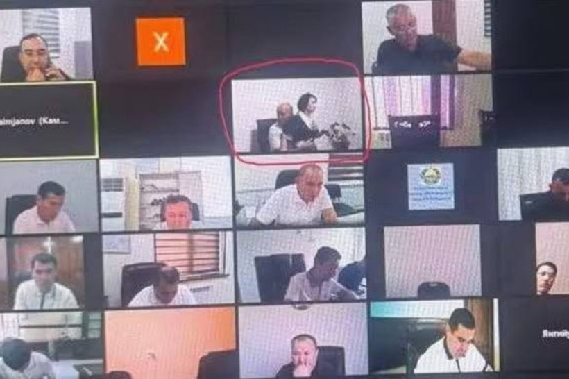 В Узбекистане чиновника уволили за то, что обнимался с секретаршей во время совещания