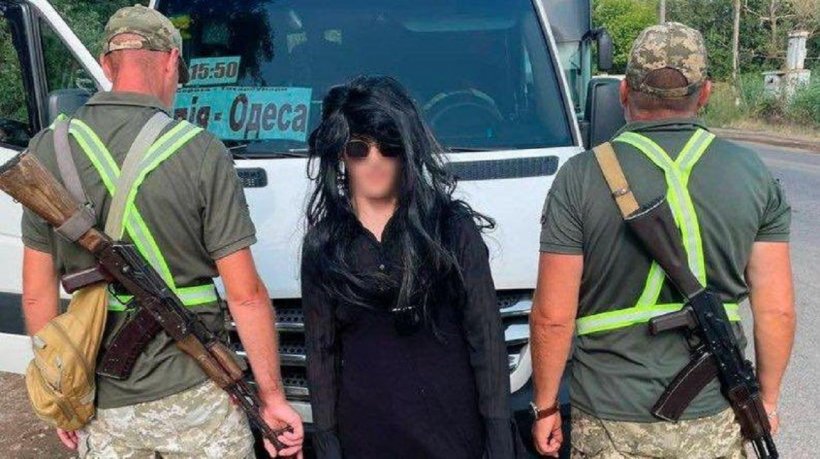Одессит притворился женщиной и пытался сбежать из Украины в платье, парике и очках. План побега от мобилизации раскрыли пограничники