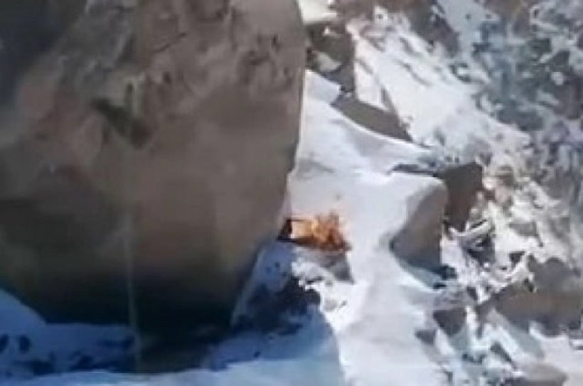 Уже 10 дней Наталья Наговицина лежит со сломанной ногой на пике Победы. Спасение альпинистки снова отложили из-за плохой погоды