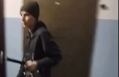 В Омске агрессивная собачница держит в страхе всех соседей