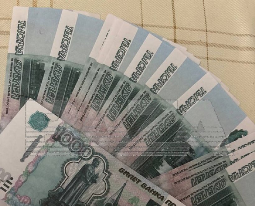 В Новосибирске женщине выдали пенсию купюрами «Банка Приколов»