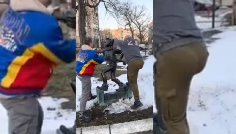 На Украине двое неизвестных распарились с памятником Буратино