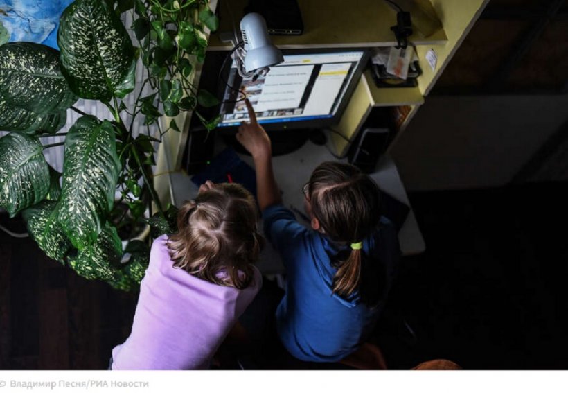 В школах ХМАО появится «белый список» интернет‑ресурсов: власти вложат 200 млн рублей в безопасный интернет для учеников