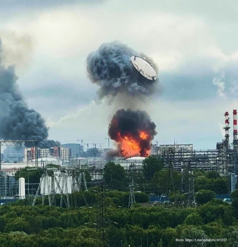 Ветер и осадки не позволяют вредным веществам скапливаться в воздухе Москвы после попадания по НПЗ и пожара