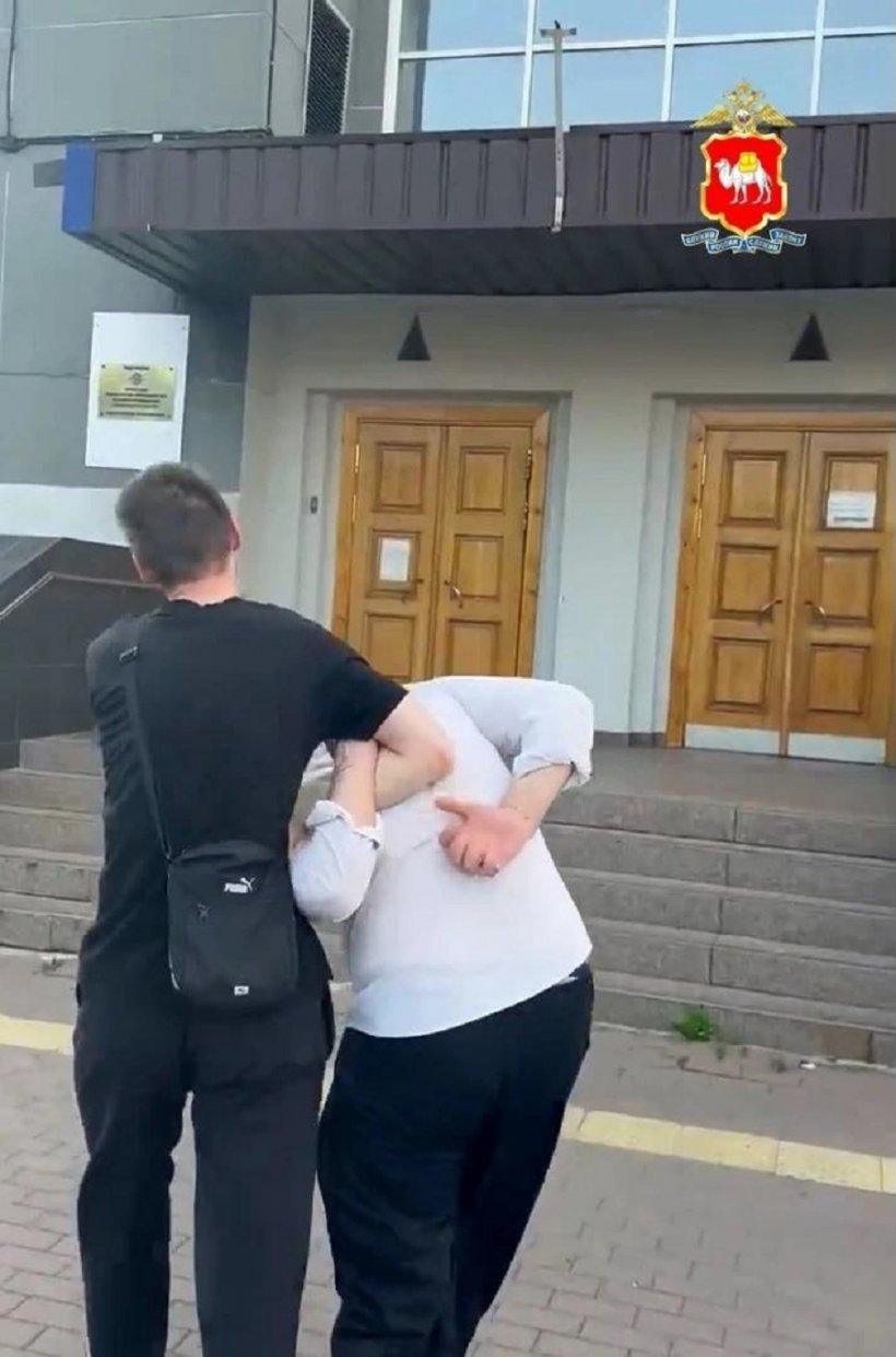В Челябинске задержали студента, который сжег паспорт на вечеринке. Теперь ему грозит уголовное дело